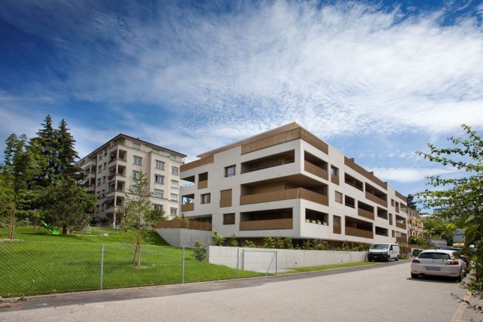 Cour 83-85